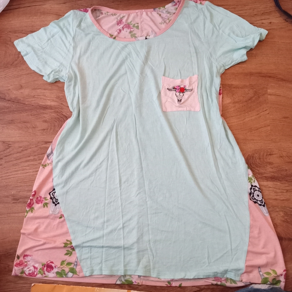Ladies xl boutique skull blouse